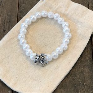 Stretch pearl beaded bracelet